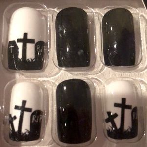 Haunted Hill Cemetery Black and White Fake Fingernails. New in Coffin Shaped Box